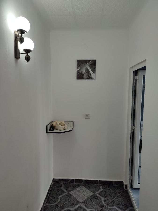 Lafru Lägenhet Zărneşti Exteriör bild